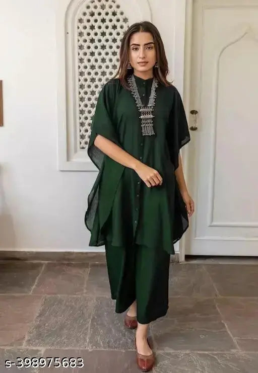 Attractive women's georgette kurta set with palazzos, three-quarter sleeves, solid color, India origin