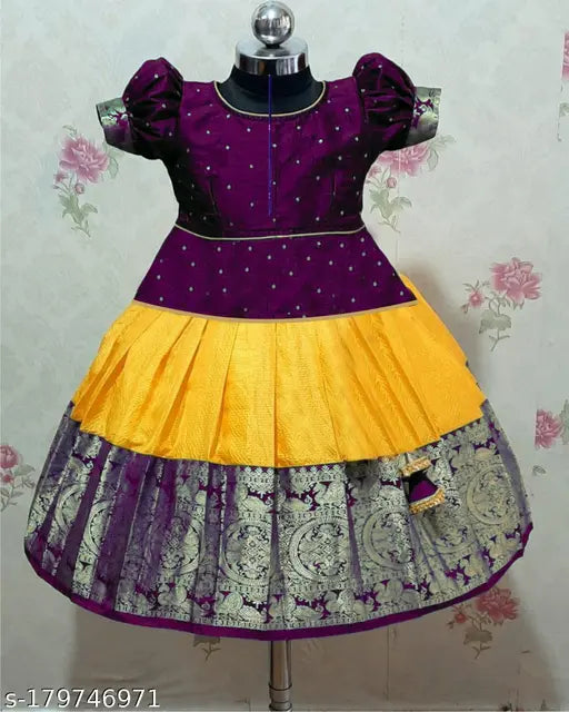 Embellished dupatta printed Lehanga Choli set for kids in cotton silk, short sleeves and various sizes from 12-13 years. Indian fashion for girls aged 1-15