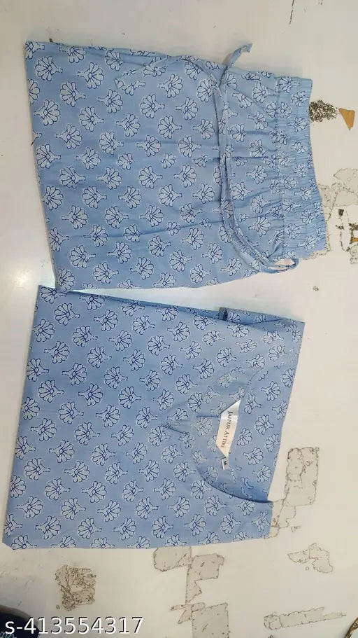 Trendy cotton night suit for girls and women, printed with a stylish net pattern, three-quarter sleeves pyjamas set