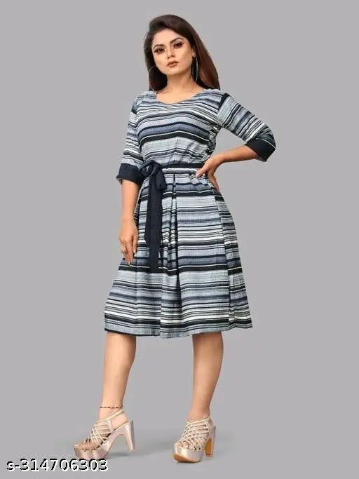 Comfortable crepe short dress for women, printed combo, three-quarter sleeves. Indian-made, suitable for weddings and occasions