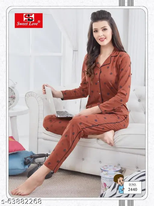 Cotton collar nightsuit, solid design in long sleeves, XXL size (bust 46in, length 36in), Indian origin