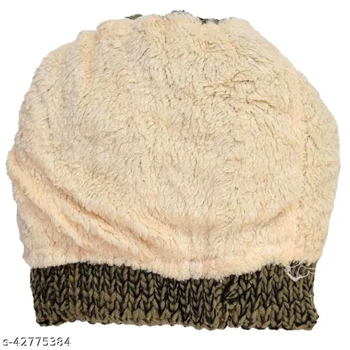 Woolen navy beanie with fur lining and pompom