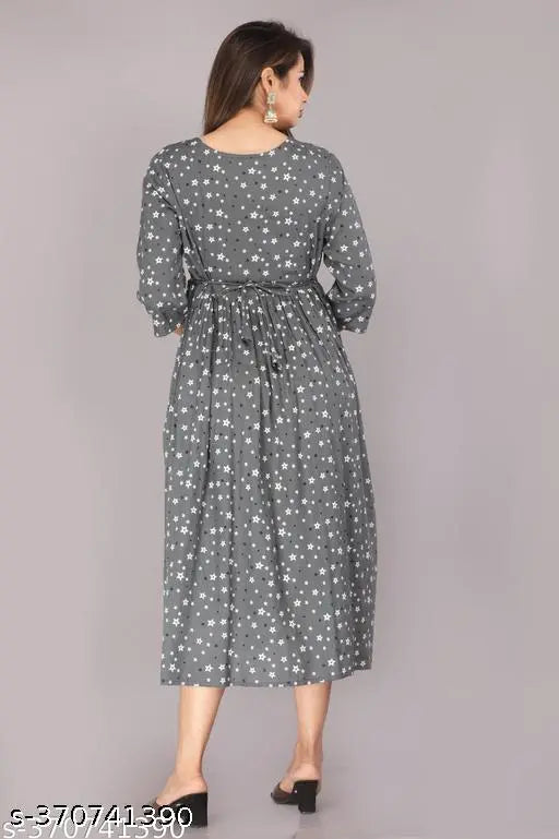 Gray midi dress with short sleeves and a fitted waist