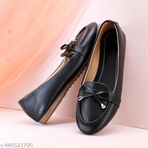 Black PU slip-on loafers for girls, two soft and comfortable upper design