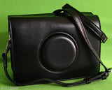 Adjustable shoulder strap, black leather, flap closure