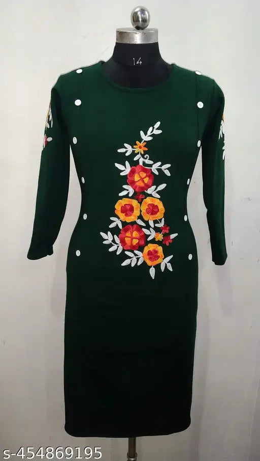 Green woolen dress with floral embroidery and short sleeves
