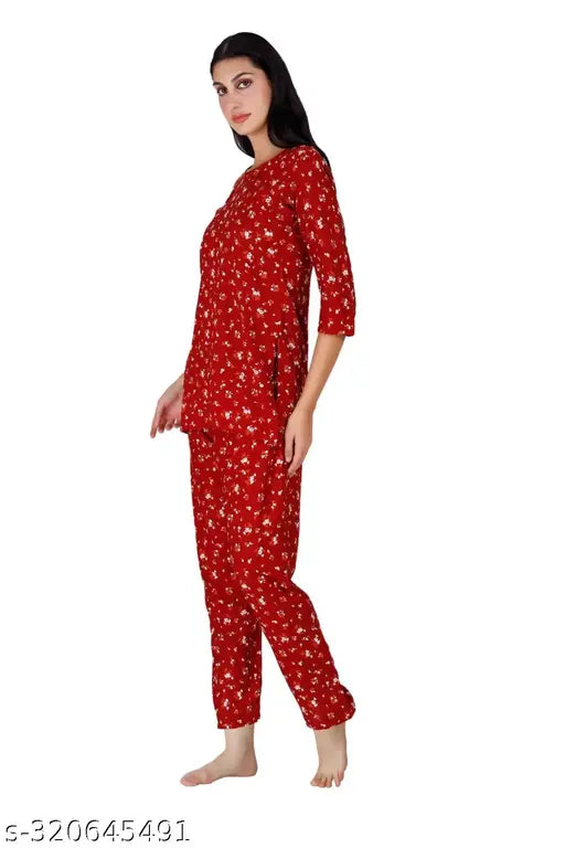 Women's rayon print maxi nightgown, comfortable and stylish sleepwear for women, night dress with three-quarter sleeves, made in India