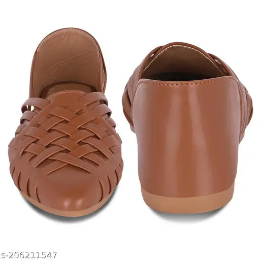 Stylish patent leather women's bellies, solid net design, comfortable rubber sole, closed back, India origin