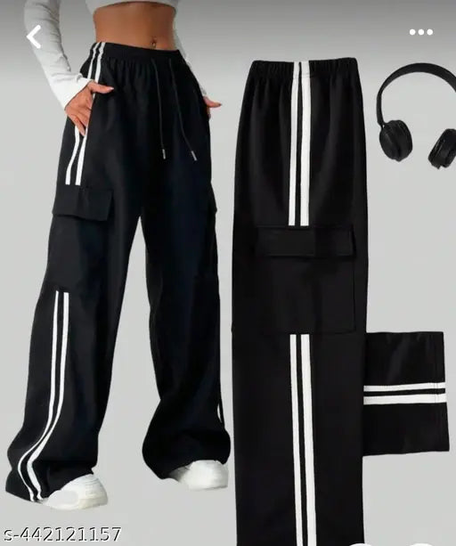 Black pocket cargo trousers with white stripes, elastic waist, loose fit.