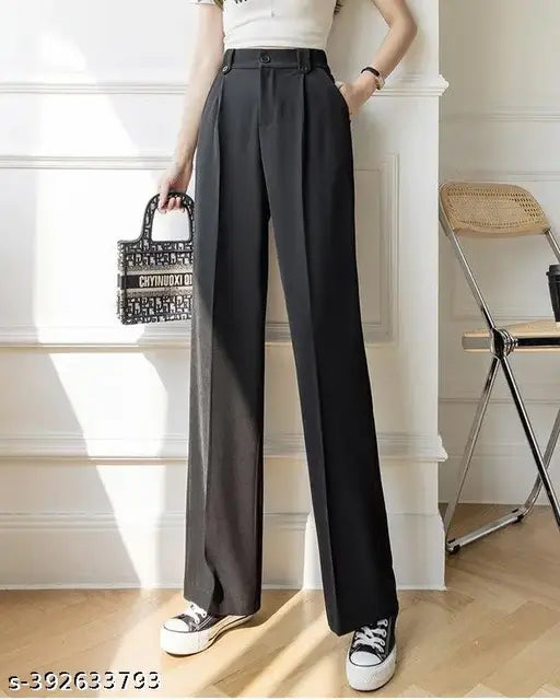 Gray checkered wide-leg trousers with cargo pockets, long sleeves