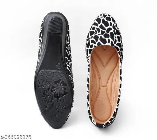 Synthetic leather women's bell-shaped flats in snake print, comfortable and stylish ballerinas in vibrant colors, India-origin shoe collection
