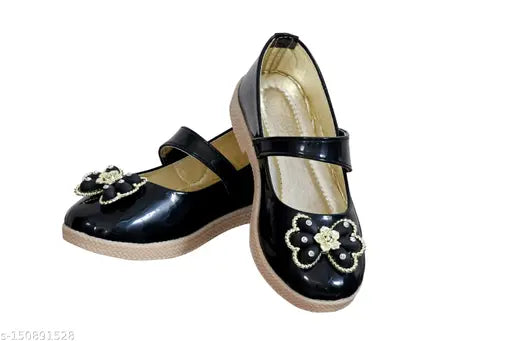 Patent leather colorblocked kids sandal, PVC sole. Closed back with net detail for comfortable fit. Kid's shoe sizes: 12.5in (1-1.5yrs), 13in (1.5-1.8yrs), up to 20in (9-10yrs). Indian-made kids sandal
