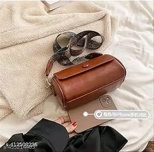 Trendy hobo sling bag, brown leather, adjustable strap