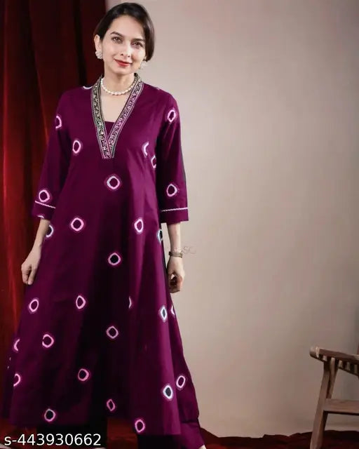 Printed cotton kurta set with palazzos, white and navy blue floral print, three-quarter sleeves, single size