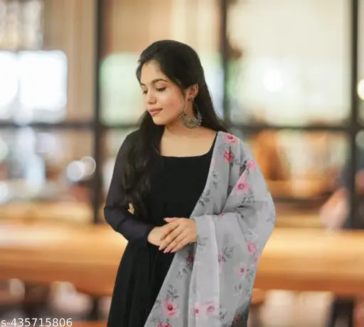 Georgette long-sleeved gown with dupatta, solid pattern, Indian bridal wear