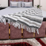 Multicolored cotton throw blanket for sofa bed, features tassels at ends