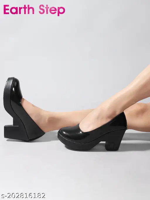Synthetic leather pointed toe heels, trendy ballerinas for women. Durable and comfortable sandal flats on display