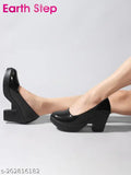 Synthetic leather pointed toe heels, trendy ballerinas for women. Durable and comfortable sandal flats on display