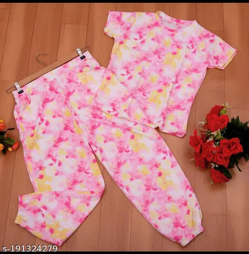 Pink georgette pyjamas with Looper print