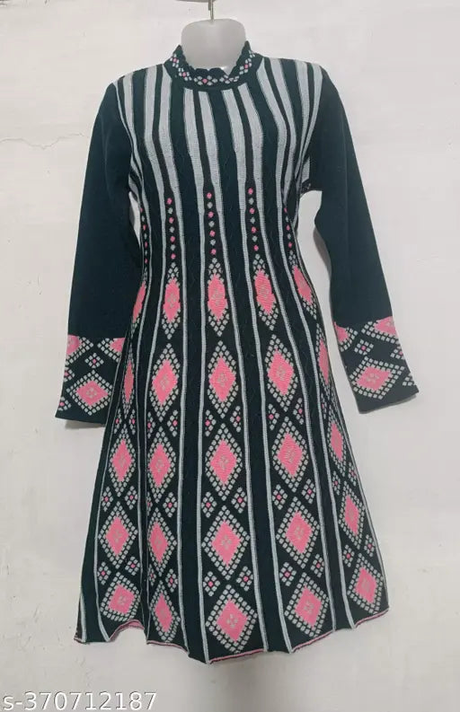 Long black kameez with pink paisley pattern, long sleeves, front zip closure