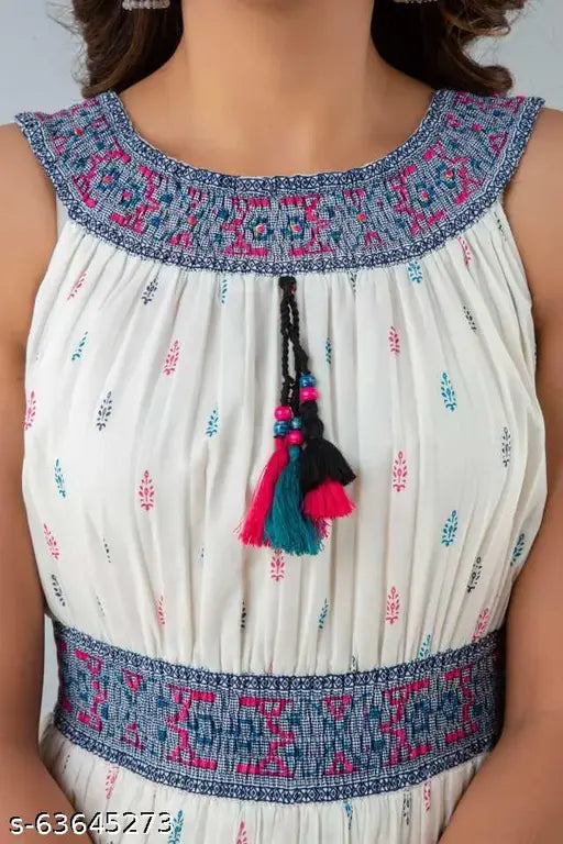 Blue rayon women's sleeveless floral print elastic kurti for single sizes XS (bust size: 34in, size length: 46in), machine washable