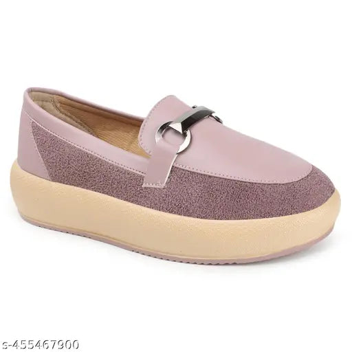 Pink velvet slippers with a chain strap, flat sole, white trim