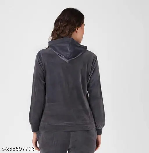 Winter-ready fleece sweatshirt in solid color, ideal for gym, yoga, aerobics - Elendra Regular Fit