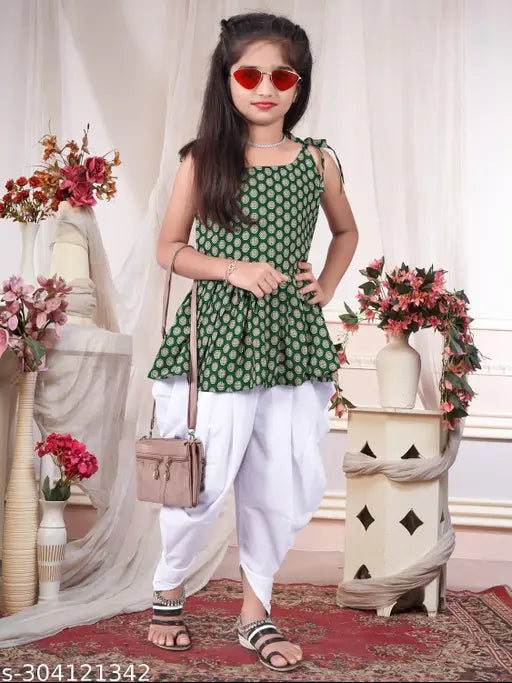 Printed crepe clothing set for kids, lightweight & breathable fabric, suitable for active play, Indian origin