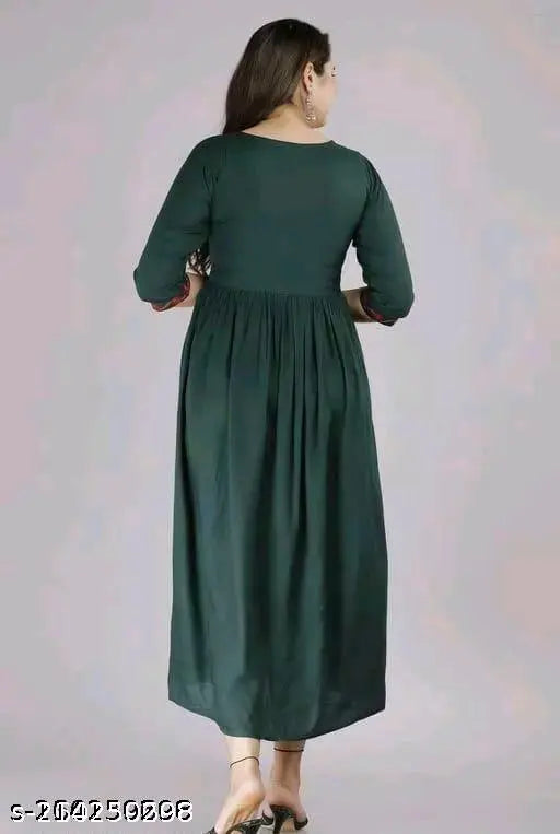 Green dress with ruched detailing, V-neck, long sleeves