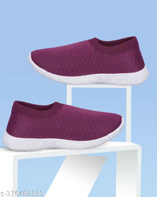 Ladies sporty slip on shoes, pink with white sole