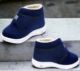Children's summer shoes, blue with white soles, whistle music sound feature