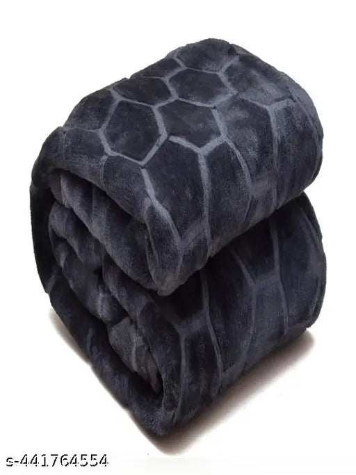 Solid color cotton king size winter blanket, ideal for heavy winter use, soft and comfortable, kambal on display