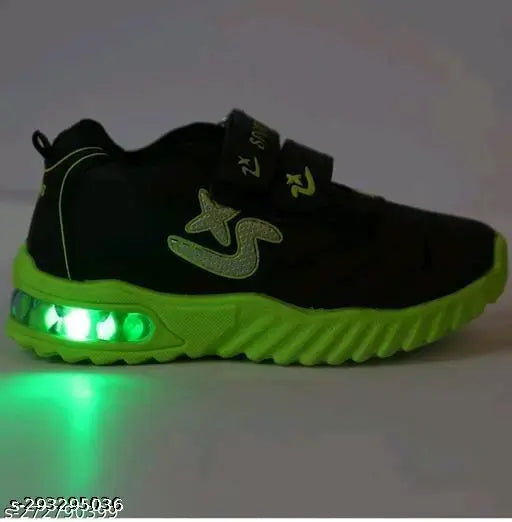 Synthetic leather LED light sports shoes for kids, ideal for active play in various sizes from 18 months to 12 years, featuring velcro fastening and comfortable insoles
