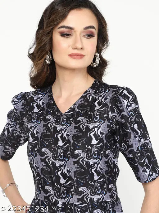 Trendy crepe jumpsuit with three-quarter sleeves, printed net pattern. Women's fashion accessory from India (Size S: 34/52/30/36, M: 36/52/32/38, L: 38/52/34/40)