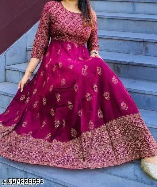 Rayon three-quarter sleeve printed kurti in gold design, perfect for women and girls. Made by Aakarsha, India