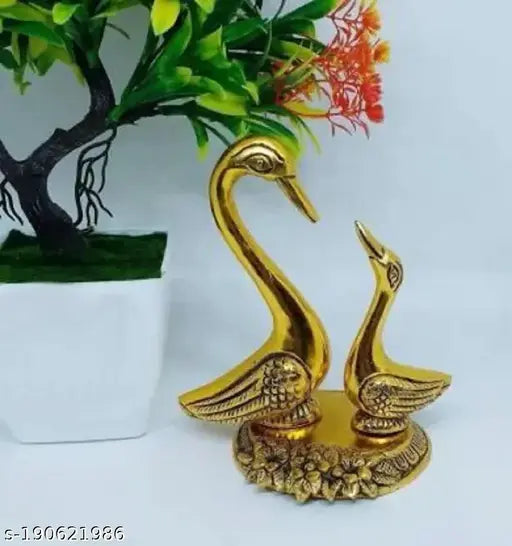 Metallic swan pair decorative set for home, temple, or office decor. Brass figurines featuring mother duck and baby duck, 12cmL x 8cmB x 14cmH, golden color