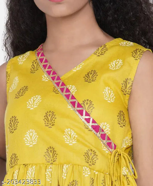 Cotton blend casual kurta and palazzo set for girls, printed pattern and sleeveless design in partywear style. Sizes: 7-8yrs, 9-10yrs, 11-12yrs, 13-14yrs. Origin: India