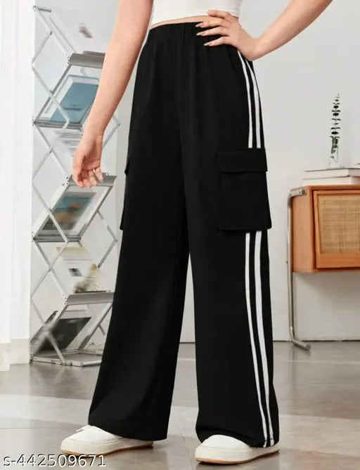 Black pocket trousers with white stripes, casual style, elastic waist.
