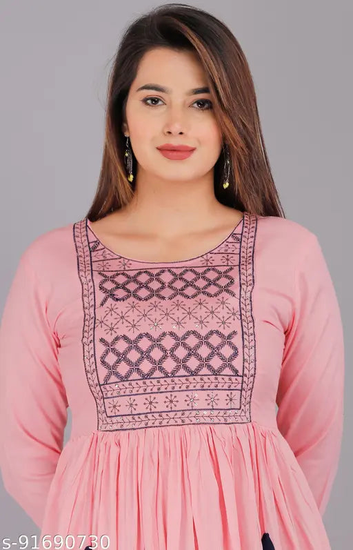Pink kameez with embroidered details, short sleeves