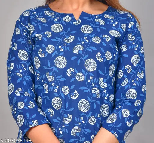Blue night suit, cotton pyjamas with three-quarter sleeves and printed net pattern. Available in M (38in bust, 28in top length, 30in waist, 40in hip, 38in bottom length) and XXL (44in bust, 31in top length, 36in waist, 46in hip, 41in bottom length). Made in India