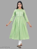 Green cotton kameez with button detailing, short sleeves
