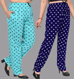 Low-rise women's pyjama pants with polka dots in blue and black fabric
