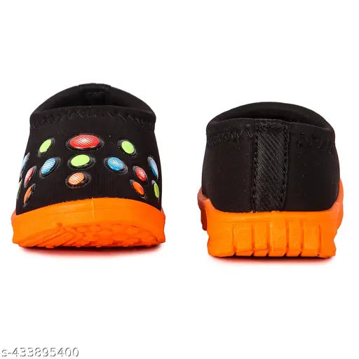 Black and orange sneakers, lace-up closure, for toddlers