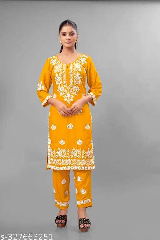 Rayon kurti and pant set with dupatta, three-quarter sleeves, woven design, single size M-6XL. Indian ethnic wear on mannequin
