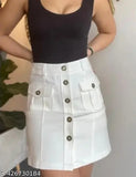 Trendy white mini skirt with two pockets