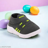 Slip-on shoes with whistle sound, suitable for summer or winter wear for children aged between 0 and 2 years