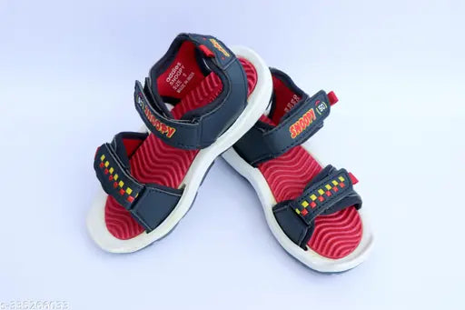 Lightweight Lycra boys sandals with EVA sole, cartoon Minnion pattern, adjustable velcro fastening. Exclusive kids' footwear for daily wear and home washing