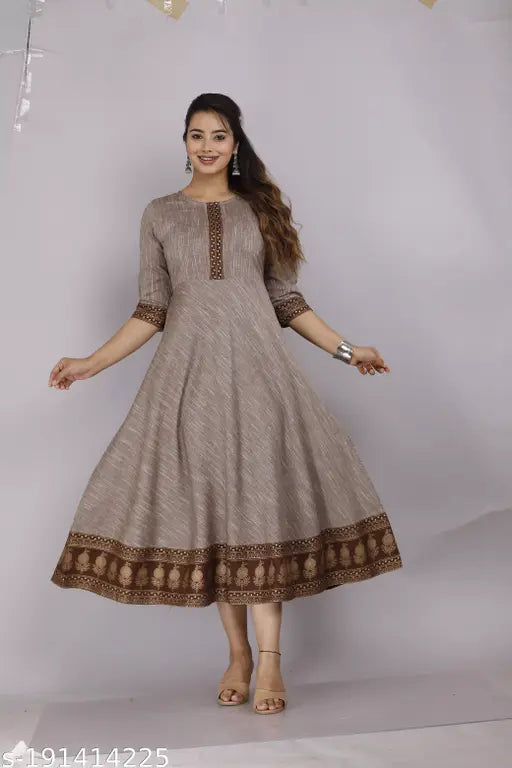 Cotton Anarkali kurti, solid combo with three-quarter sleeves. SQKURTI designer Anarkali (flared) style, round neck. Indian-origin, suitable for sizes S to 4XL