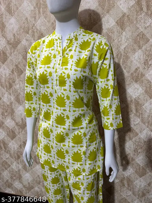 Cotton coords set, printed pyjamas with three-quarter sleeves. Soft, comfortable cotton for a stylish sleepwear ensemble. Made in India