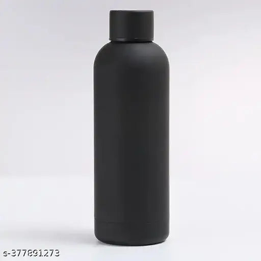 Matte black stainless steel double-walled vacuum flask, holds 500 ML, keeps drinks hot or cold for 6-12 hours, gym-friendly insulated sports water bottle